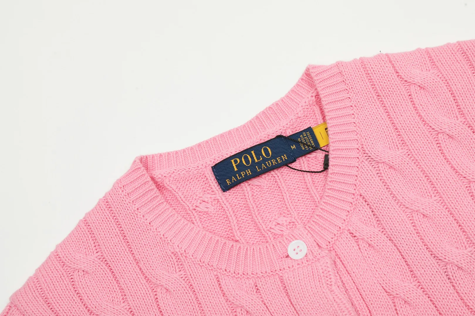 🅿️176 Top quality" Style number: DS021# (not off the shelves all year round) [Ralph Lauren round neck cardigan solid color pony embroidered logo knitted short sleeves] ✅Ralph Lauren classic basic versatile all-season cardigan knitted short sleeves ✅Main supplier platform live broadcast Wholesale entities Replenish when out of stock Not off the shelves ✅ZP quality 1:1 version Scan the code to enter the GF website Counter quality ✅Details and quality are the only one in Guangzhou. Imported quality cotton yarn, focusing on high-end, cost-effective. Needless to say good quality. ✅The version is restored to the original order. The maximum size can be worn up to 160 pounds. Loose, comfortable and stress-free.